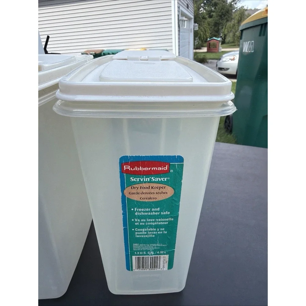 2 Rubbermaid Servin Saver Food Cereal Storage Containers Almond Lids 1.3 Gal